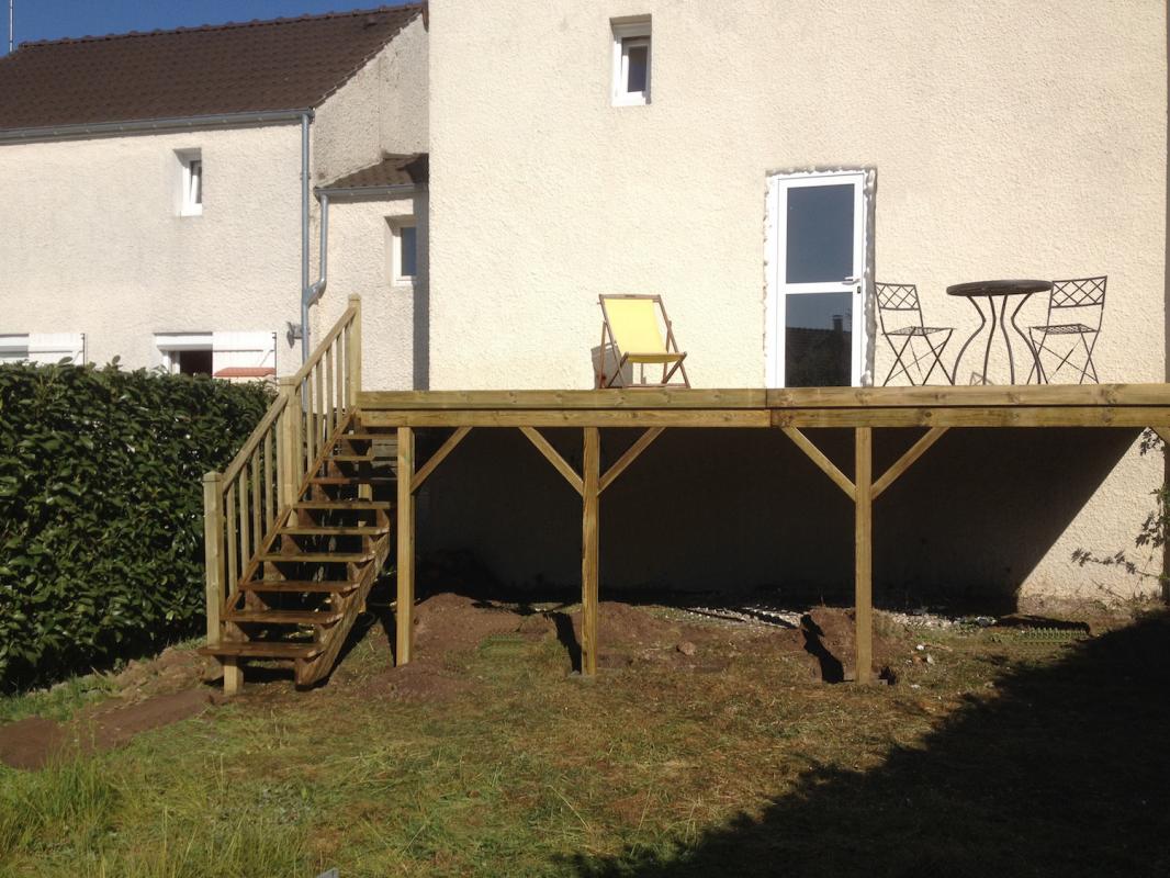 Terrasse bois 20m² dans l'Oise sur pilotis avec escalier intégré en pin cl:4