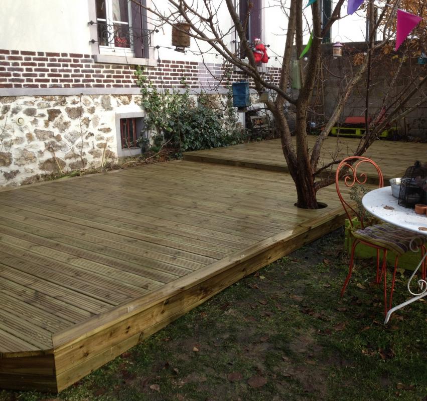 Terrasse bois 35 m² dans l'Oise avec podium en pin cl:4